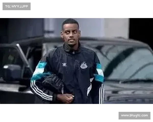 天空体育报道：伊萨克已抵达纽卡训练基地 今日其他球员放假休整